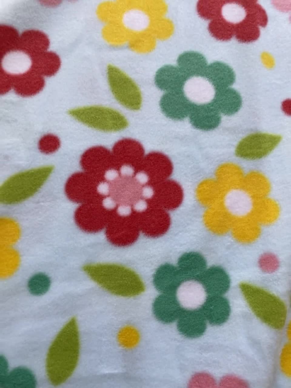 Retro Flowers Anti-pill Premium Fleece Fabric No Sew Throw Kit