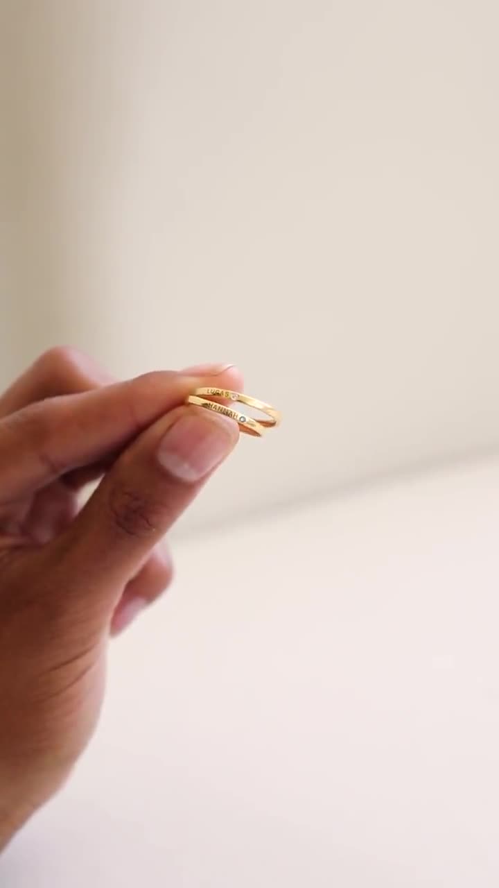 【Grace Personalized】RAYLAリング Dainty Stacking Name Ring by Grace Personalized - Custom