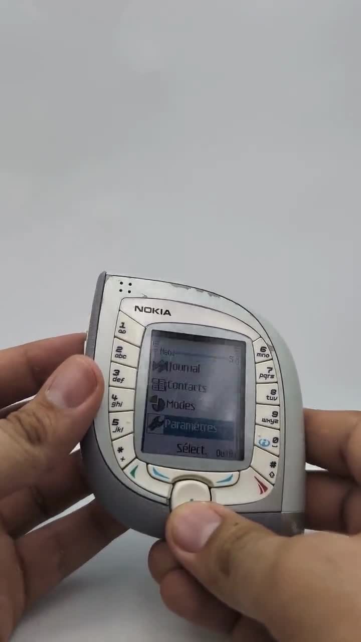 Nokia 7600 – Grey (unlocked) Mobile Phone – 
