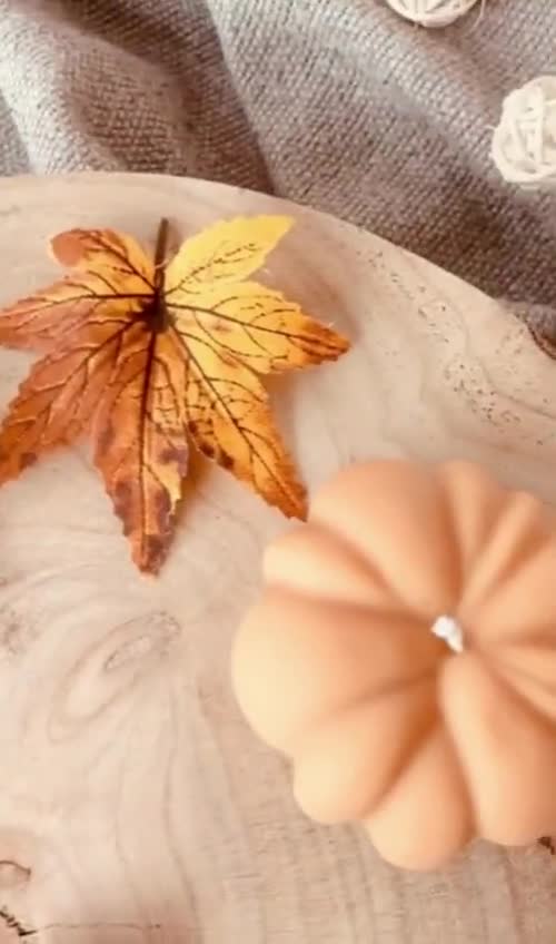 Candela speziata alla zucca: atmosfera accogliente, fragranza