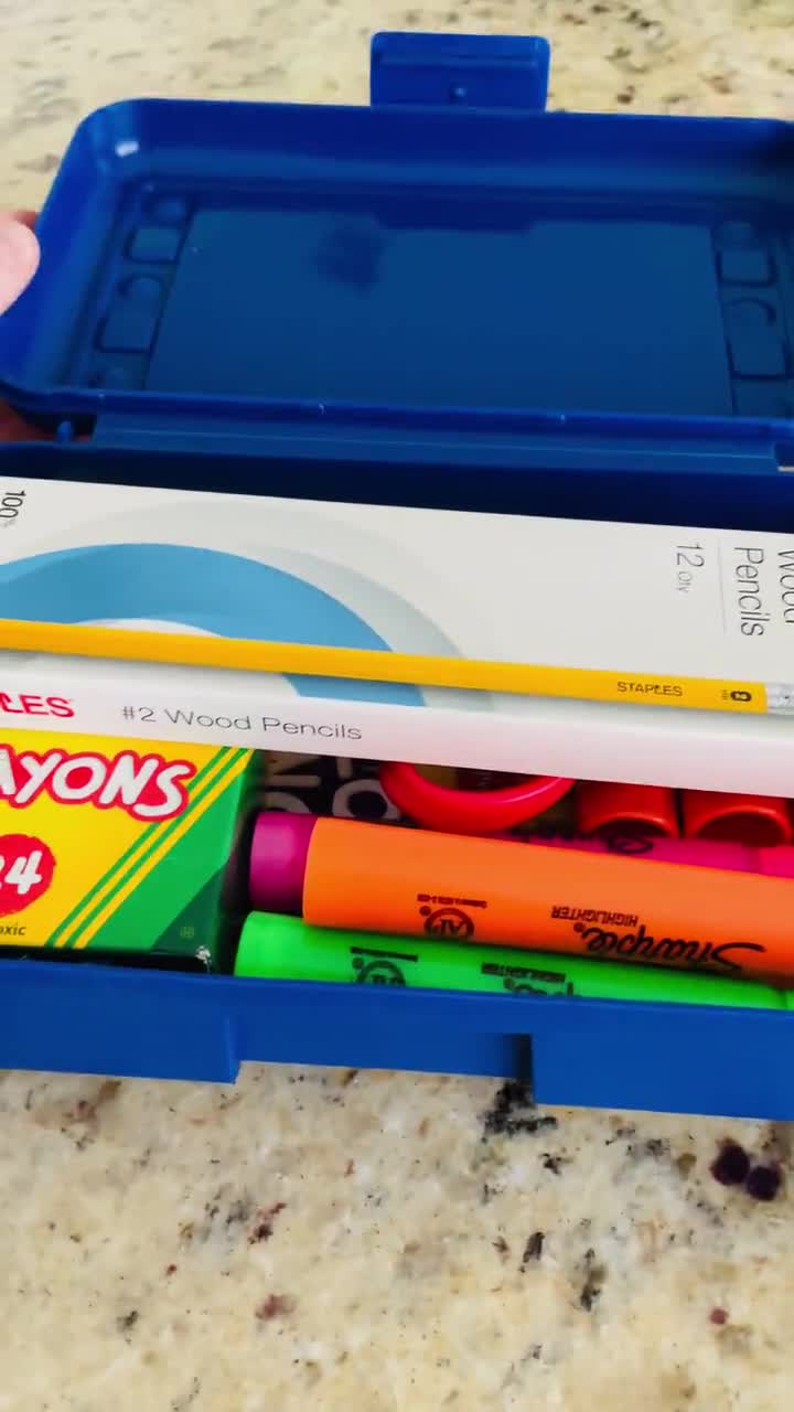 Caja de lápices de plástico  Personaliza tu aprendizaje: suministros  escolares personalizables para cada estudiante