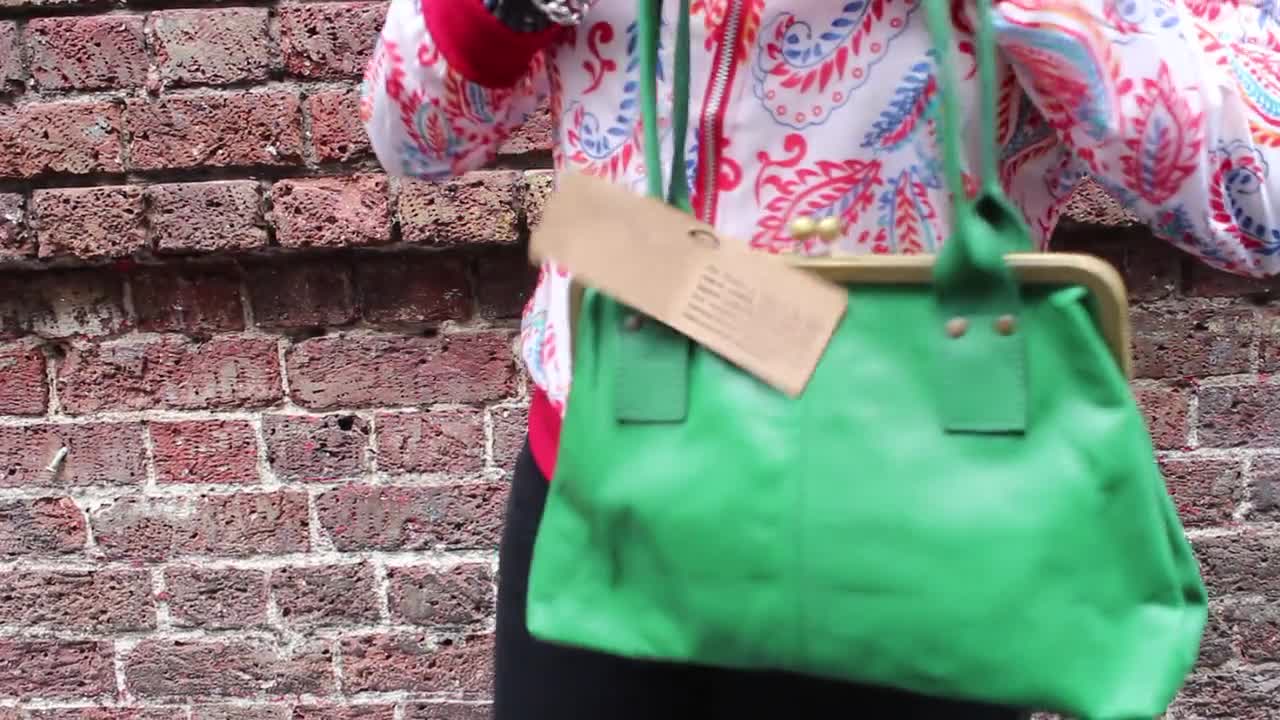 Borsa a tracolla con chiusura a bacio in pelle verde irlandese