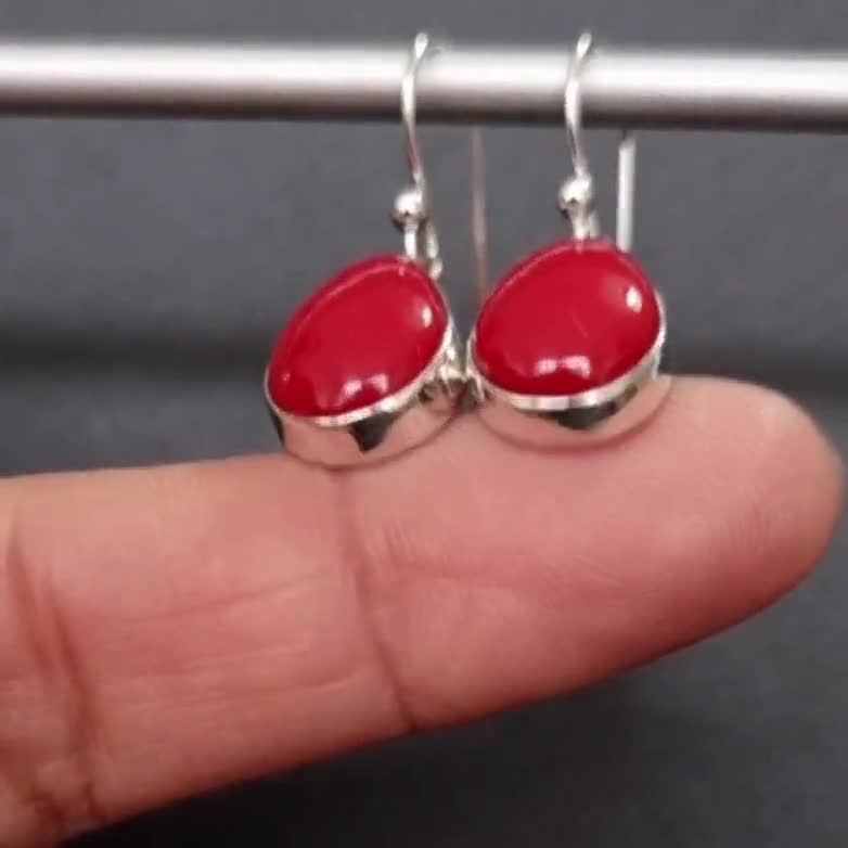 Boucles d'oreilles en argent sterling 925 avec corail finition or jaun Boucles d'oreilles en argent sterling 925 avec corail finition or jaun