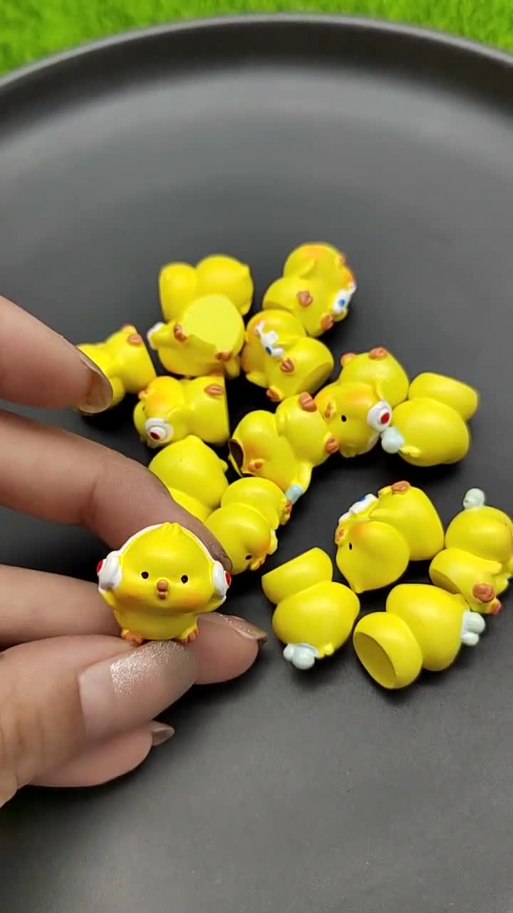 Mini Luminosa Polluelos de Resina, badaren 50pcs Figuritas de Pollitos en Miniatura, Miniaturas Pollitos de Pascua Decoración, Mini Figura de Pollitos, Mini Polluelos Suministros de Bricolaje