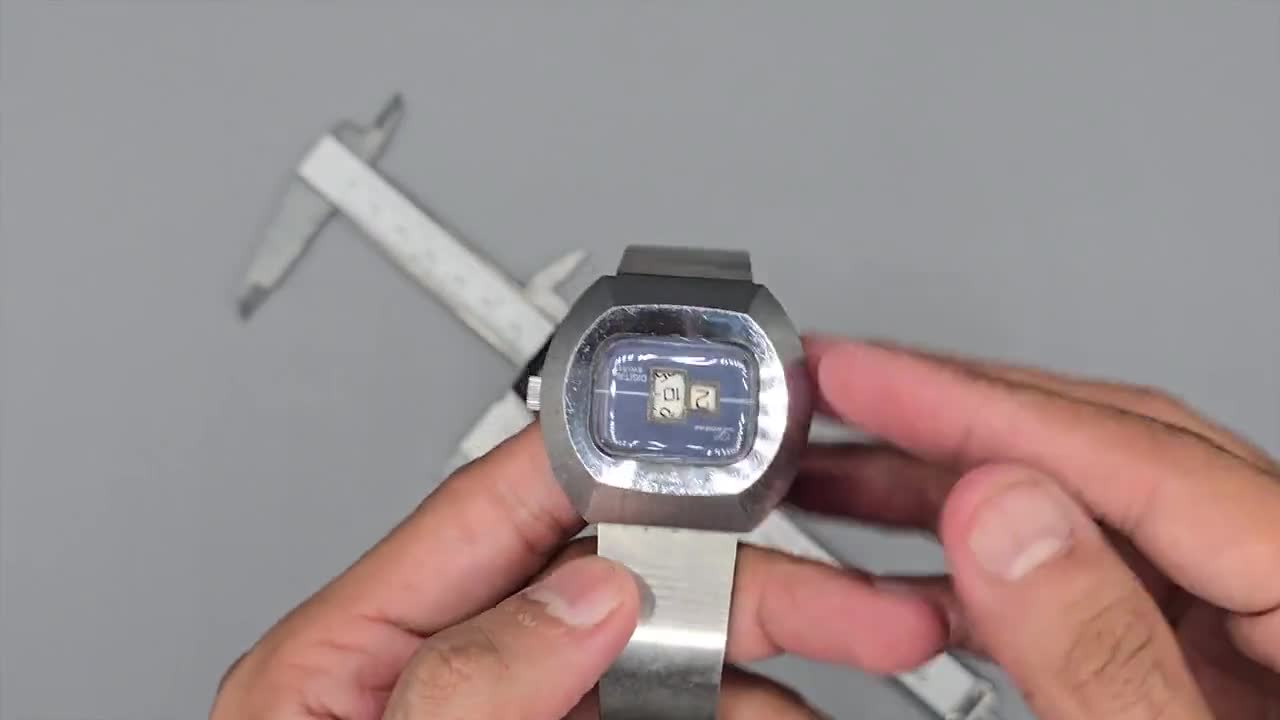 Lucerne Jump Hour Digital 1970s Swiss Made Ref. 12313 Manual Wind