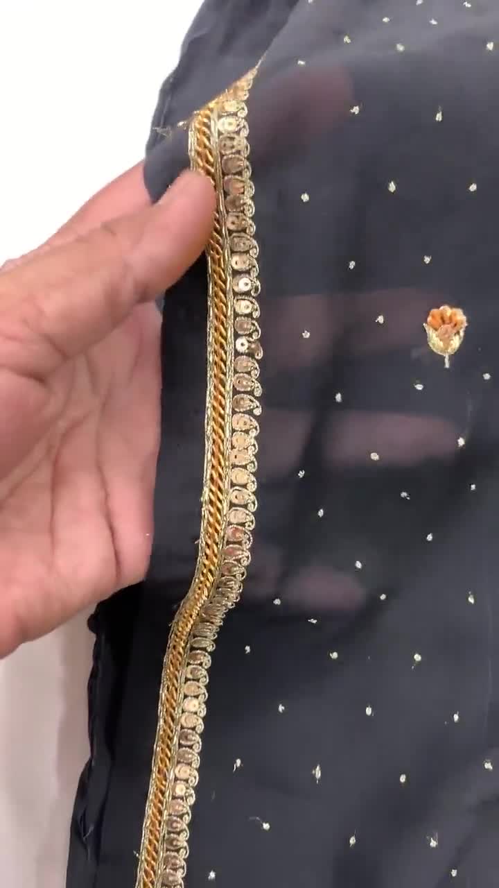 インドのヴィンテージサリー、黒の手刺繍、純粋なジョーゼットシルク