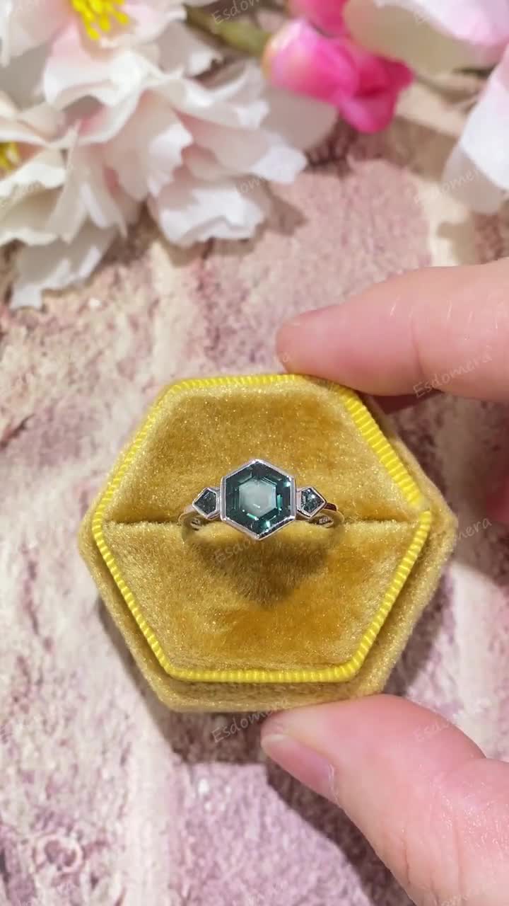 シルバーリング 花の形 緑色ストーン il_1080xN.3963035636_lnuq.jpg