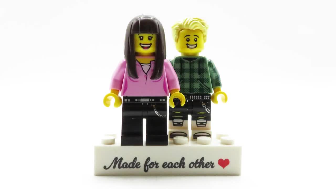 Coppie innamorate Personaggi LEGO personalizzati / Crea le tue minifigure  LEGO: il miglior regalo di San Valentino/anniversario per lei e per lui -   Italia
