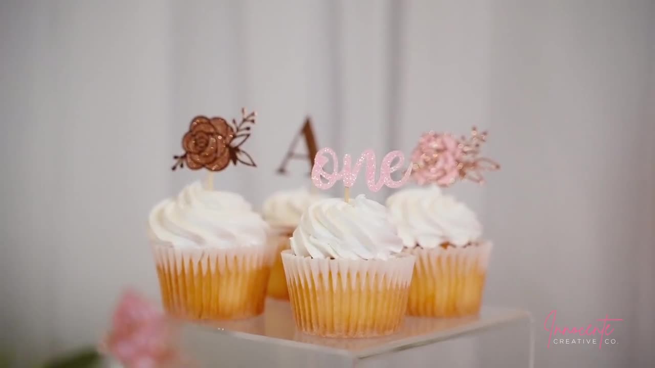 Lot de 24 décorations de cupcakes à paillettes pour garçon ou fille - Pour  révéler le sexe - Onesie - Point d'interrogation - Décoration de gâteau