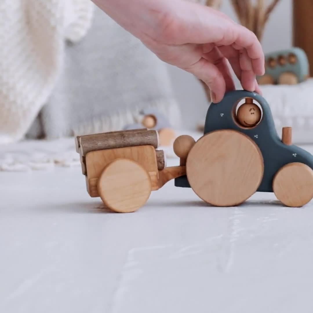Jouet pour tout-petit en bois intemporel pour garçon, cadeau personnalisé pour  enfant, jouet de tracteur en bois avec bûches -  France