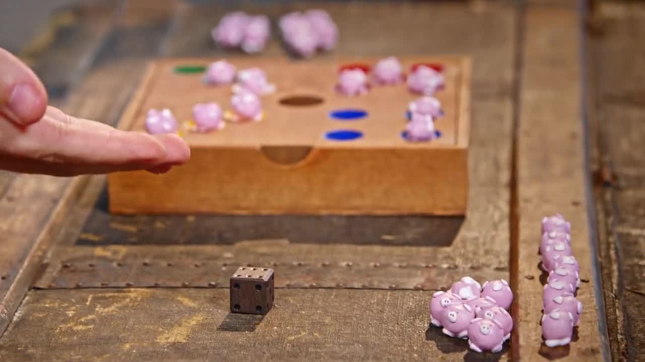 ideen.kollektiv Piglet Race Cooperation Game Board Game Dice Game Educational Game Teambuilding Fun Game video poster