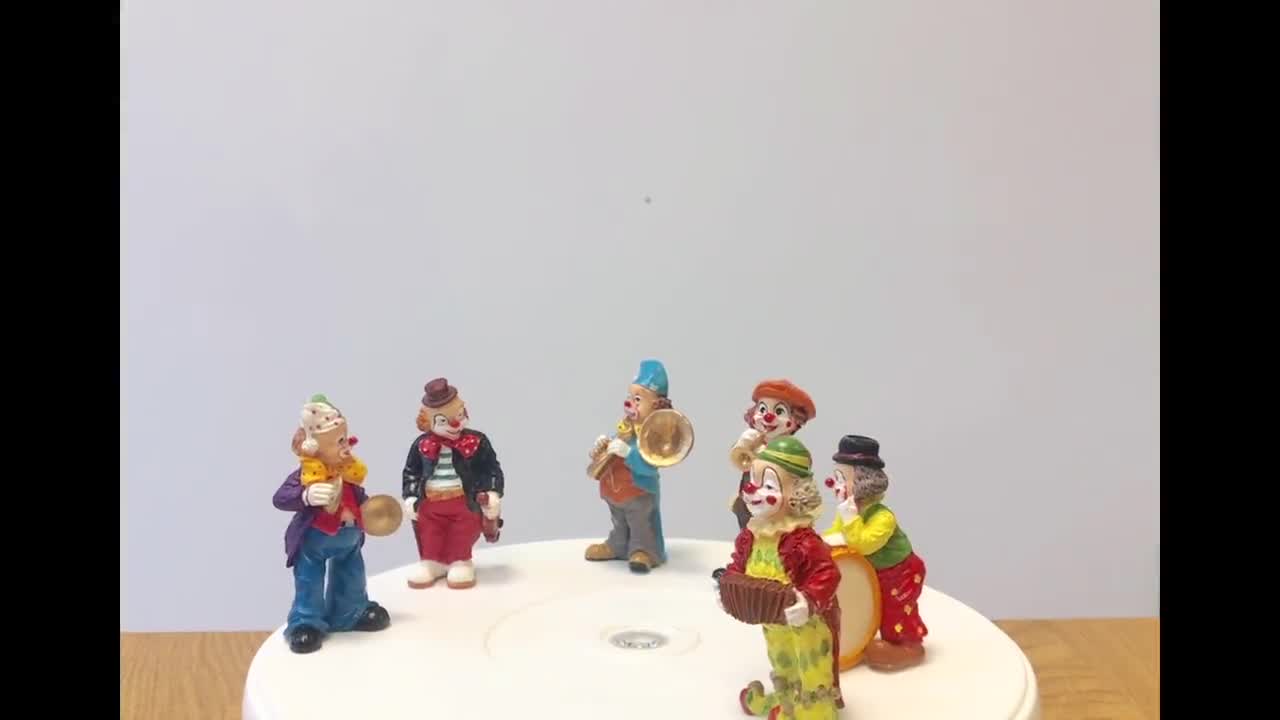Musical Clowns Figurine: Veronese Design Bone Dust Bronze Statue