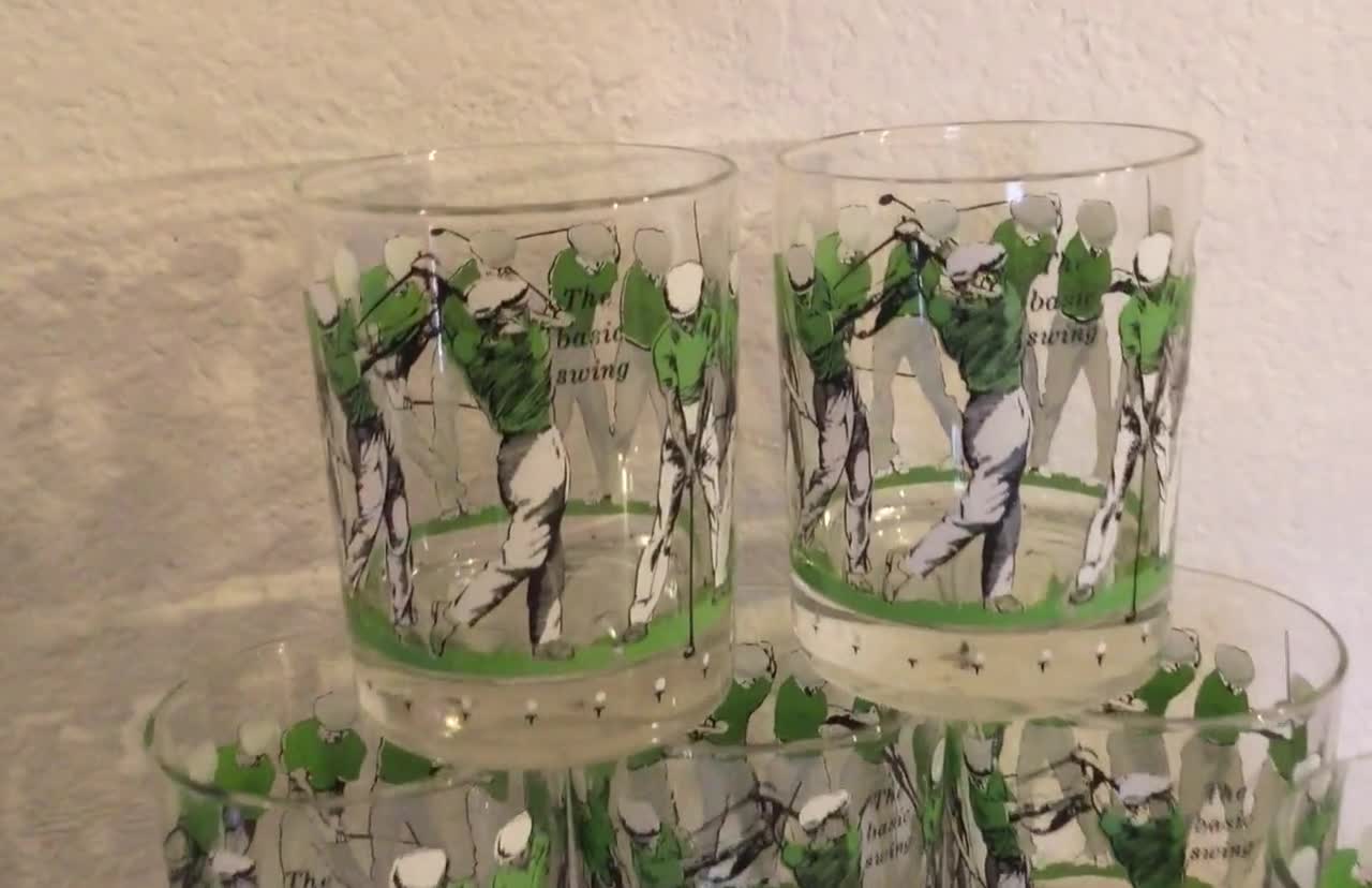 Questo vassoio porta-bicchieri fabbricato in acrilico è l'articolo