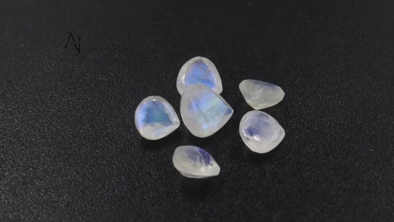 ファセット加工されたレインボームーンストーン宝石：4mmのハート型