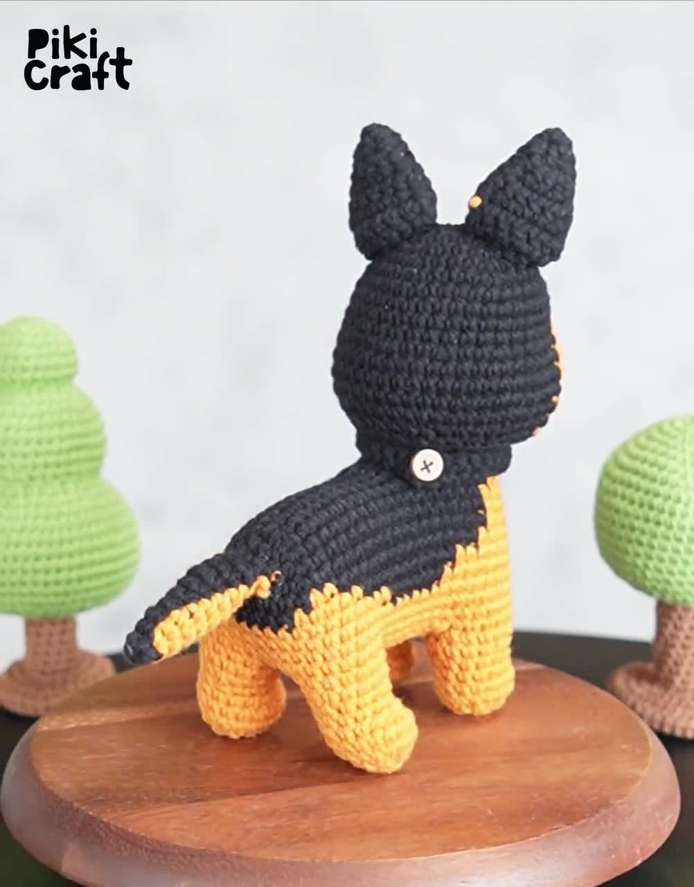 かぎ針編みのジャーマンシェパードの子犬のパターン：あみぐるみ犬