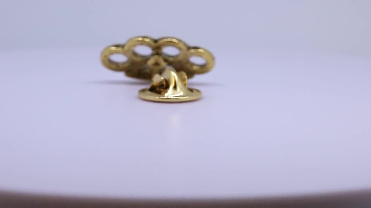 Spilla da bavero con tirapugni in ottone in oro-CC525G -  Italia