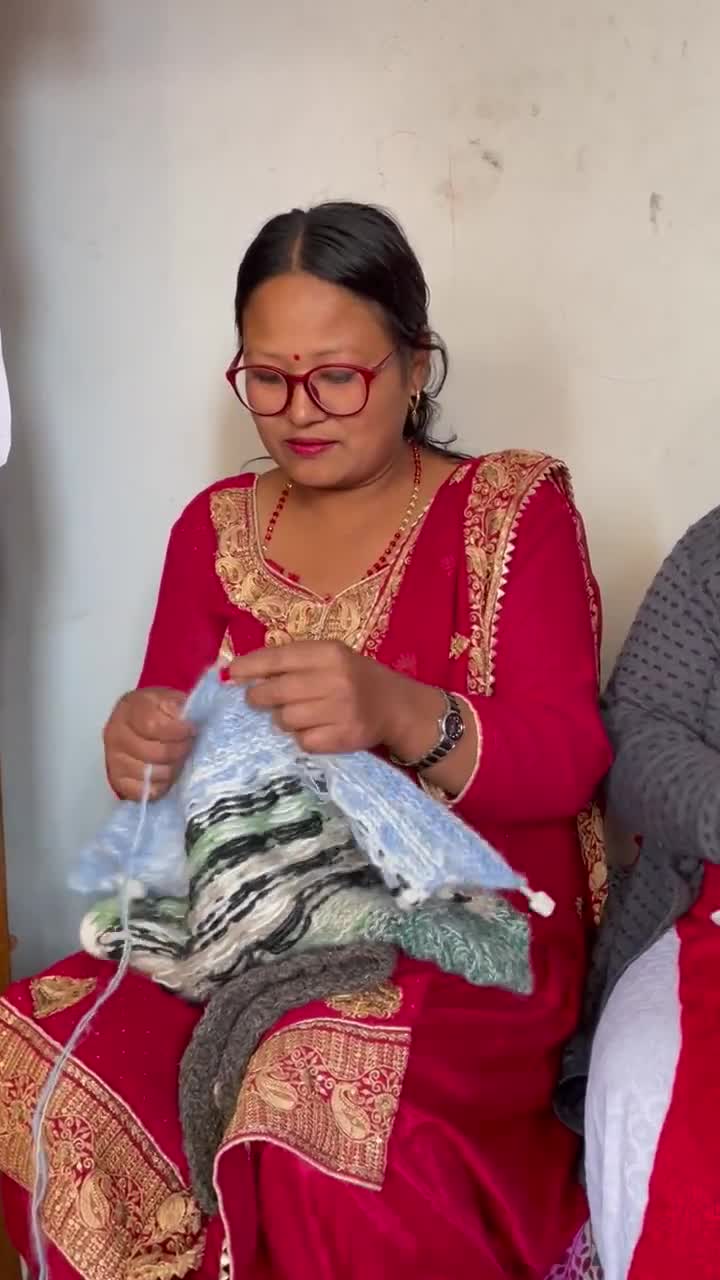 Pachamama Gorro De Lana Para Mujer, Con Forro Polar, Parte Trasera Enrollable, Tejido A Mano, Tradicional, Multicolor, Talla única, Hecho A Mano, Extra Cálido, Comercio Justo, Azul Vaquero, Talla