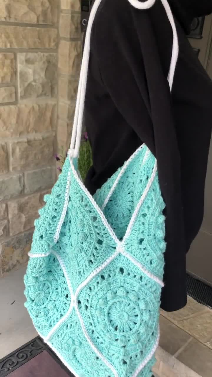 Rose City Tote, a free granny square bag pattern - TL Yarn Crafts