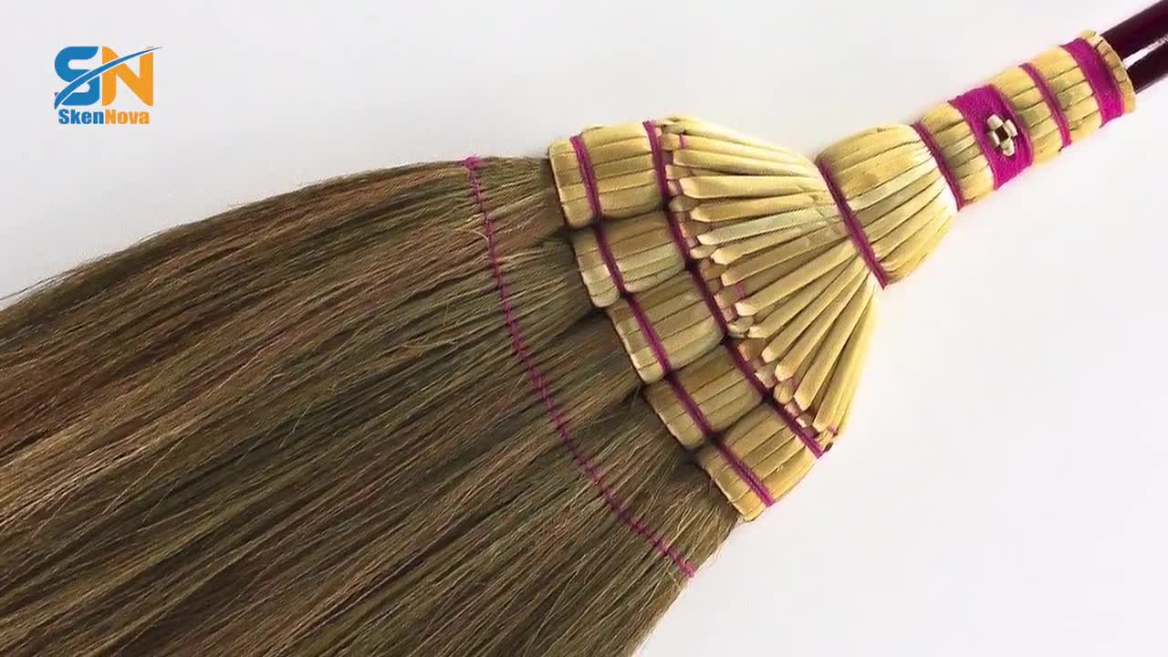 Piccola scopa domestica tradizionale, paglia di bambù rattan miscanthus  intrecciato senza elettricità statica