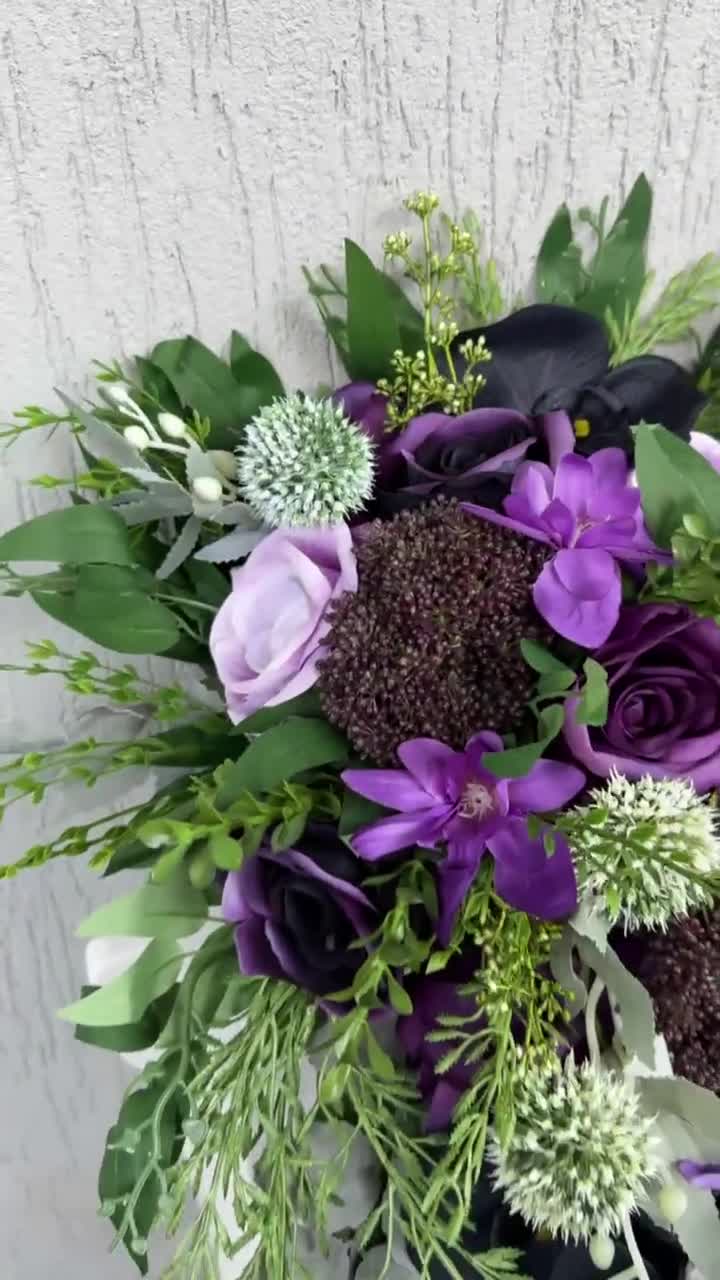 深緑黒紫のウェディングブーケ、カスケーディングブーケ、ムーディな