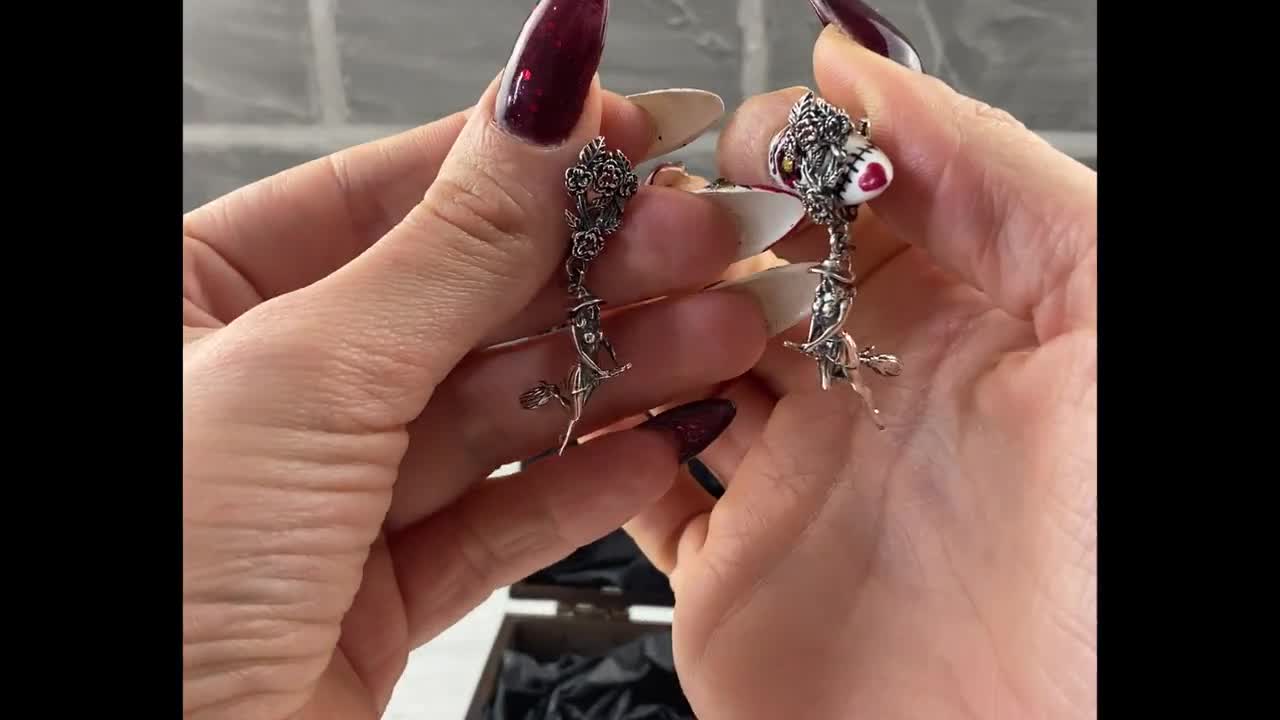 Orecchini A Cerchio Gotici Con Strega Su Scopa In Argento 925 – Anneriti, Bali, Regalo Unico