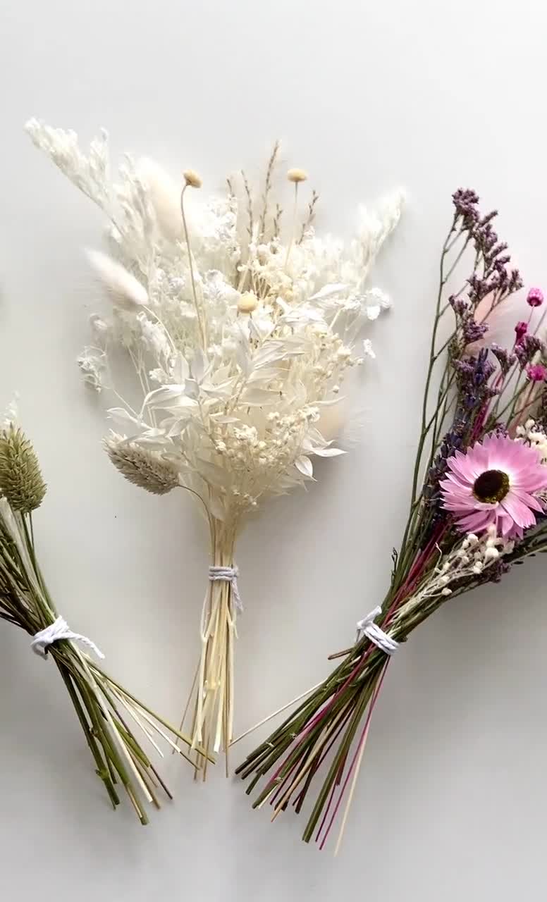 Girasoles y Eucalipto, combinaciones hermosas y perfectas para sorprender  🥰🌿🌻 . 🌸 ¡Llegamos hasta donde estés! Trabajamos en todo Costa Rica. Nos  ubicamos 100m norte del Banco Nacional de CR en La, image size:776x1280