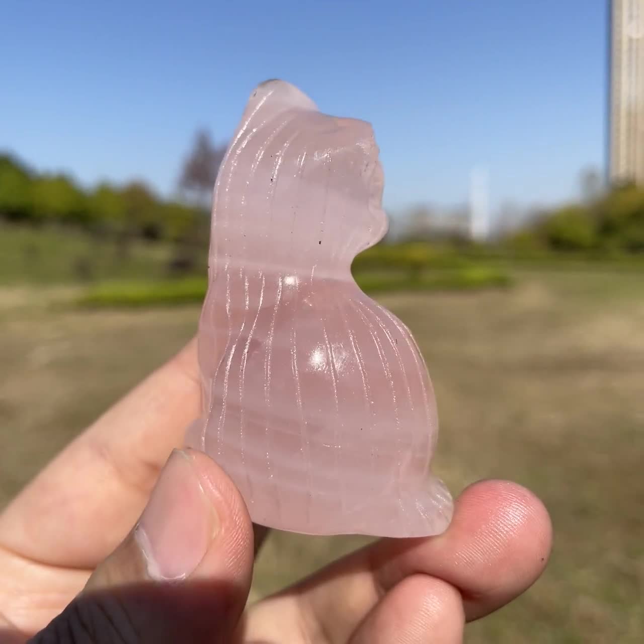 ローズクォーツの猫の彫刻：癒しのクリスタル動物彫刻 - Etsy 日本