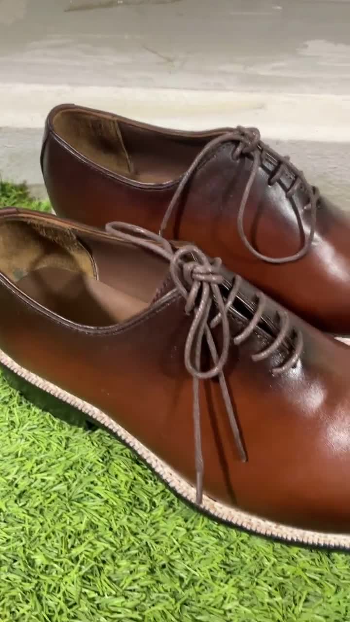 Zapatos Oxford de piel de grano completo hechos a mano / Formales y de boda video poster