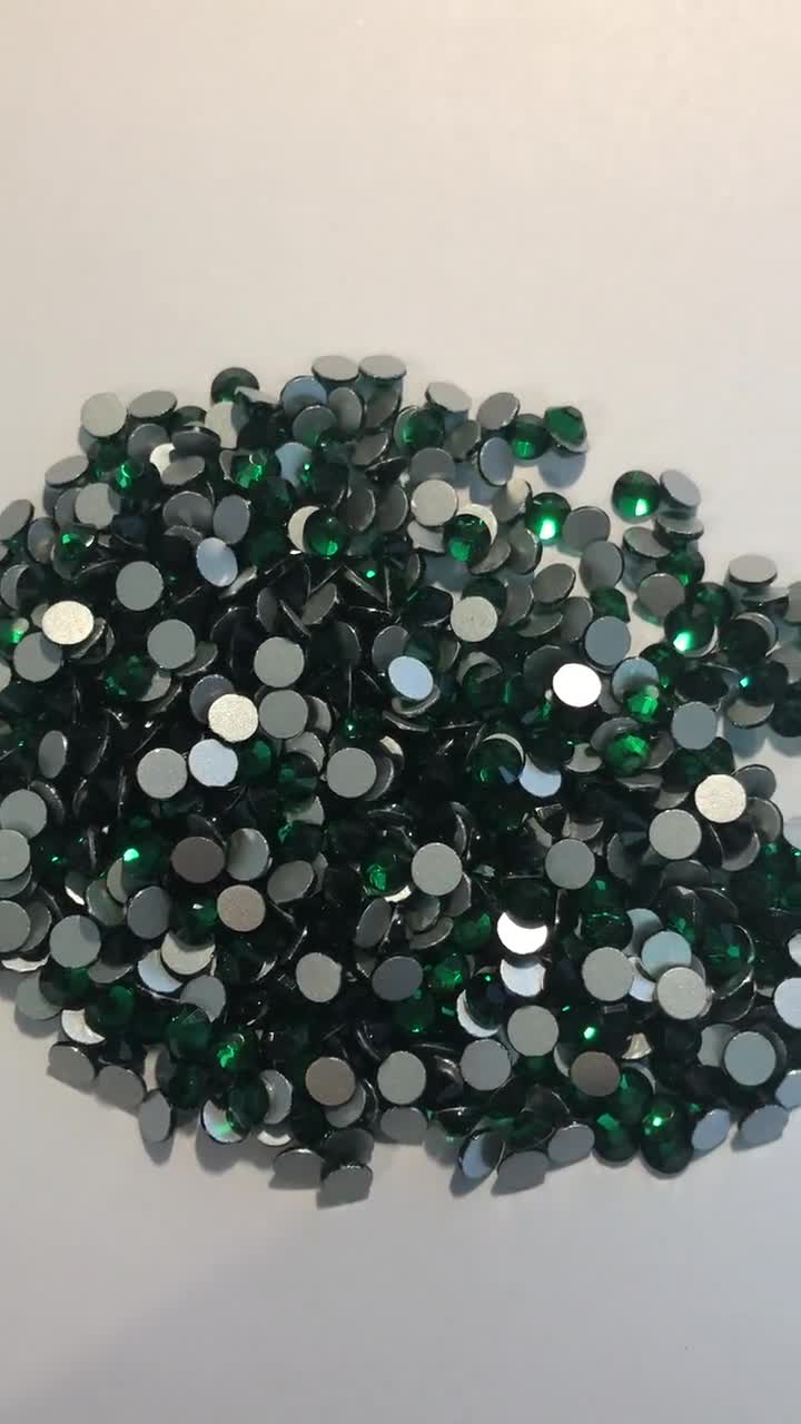 FLATBACK LUXE® Emerald Green Rhinestones