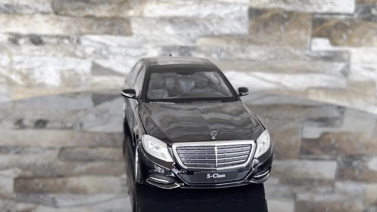 MERCEDES BENZ S-CLASS vert foncé S 500 o 1/18 MAISTO voiture miniature collectio