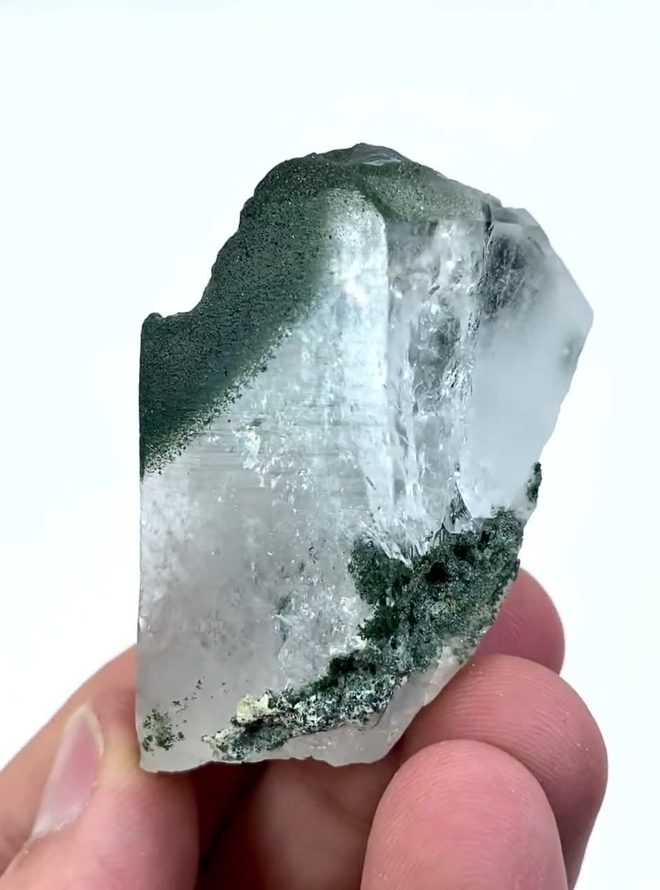 パキスタン産、77グラムのユニークな緑泥石水晶標本 - Etsy 日本