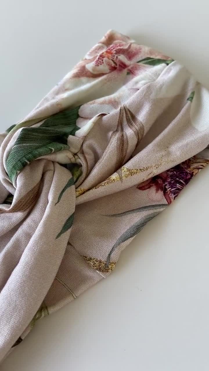 Haarband zarte Farben, Stirnband beige mit zartem Muster, Stirnband modern für Sie, spezielles Bandana, Geschenk für Sie, Haaraccessoire Boho video poster