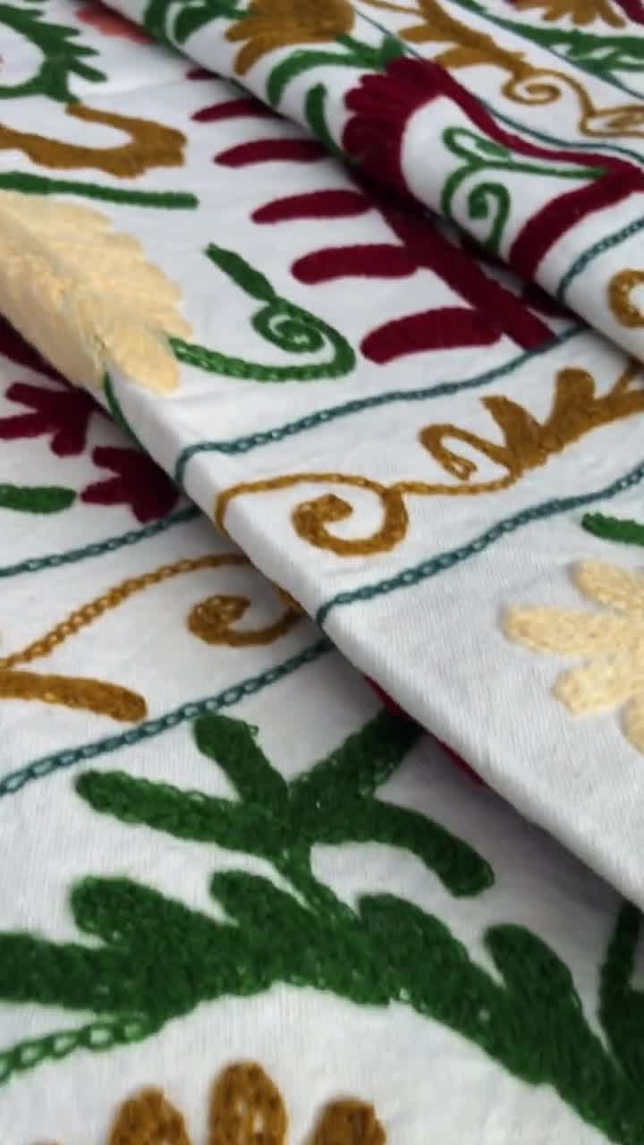 手刺繍のスザニキルト、カラフルなコットンベッドカバー、ツインサイズ