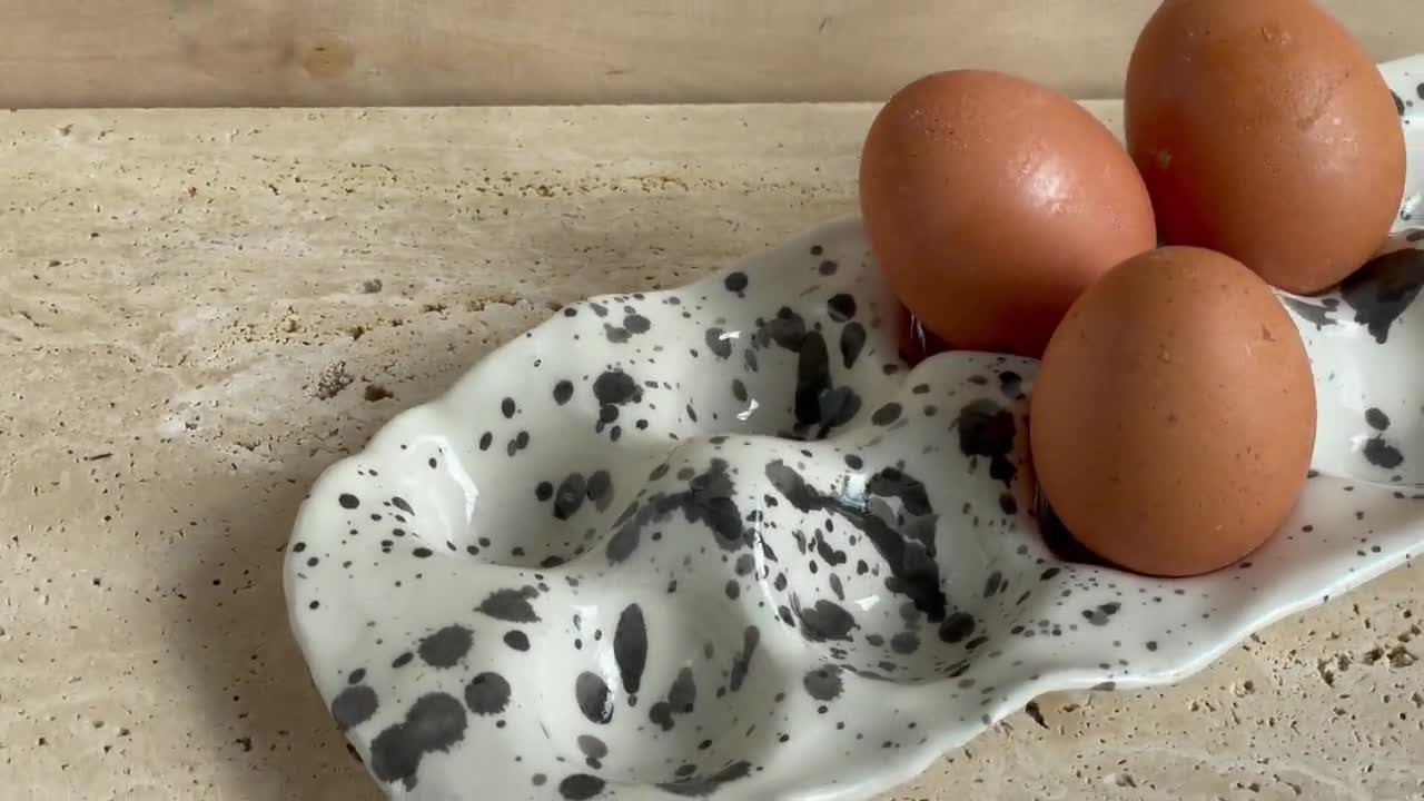 Ceramic Egg Holder - Small Town Home & Decor