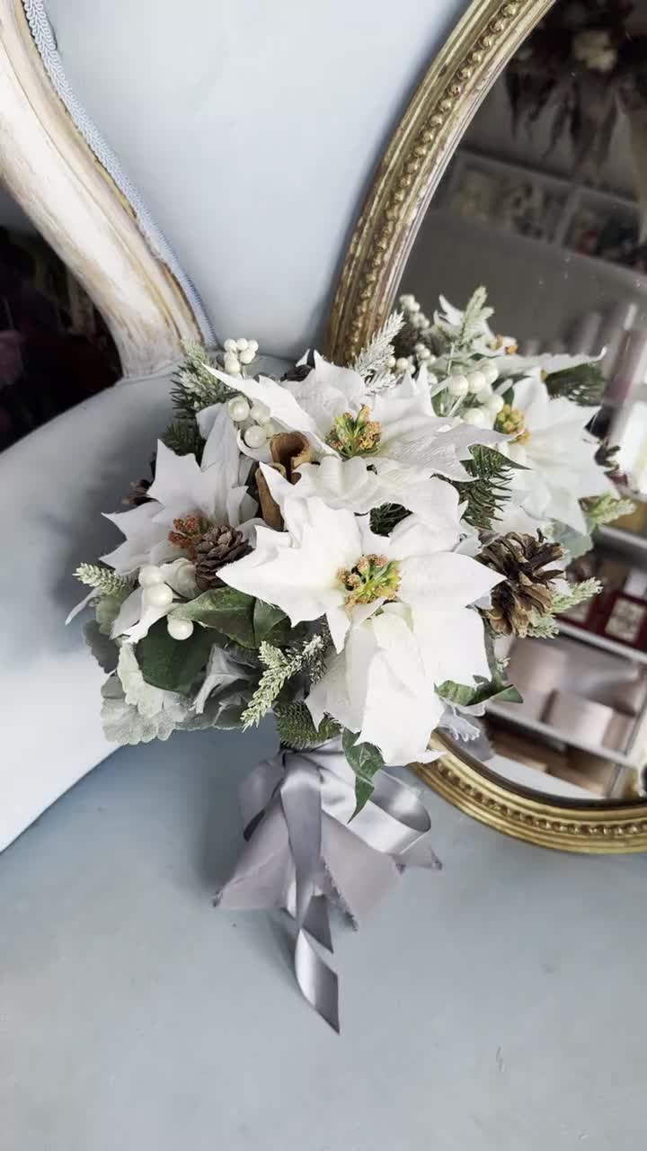 Weier Weihnachtsstern-Hochzeitsstrau fr die Braut, weier  Weihnachtsstrau mit Grn, Winter-Brautjungfern-Blumenstrau, knstlicher  Blumenstrau