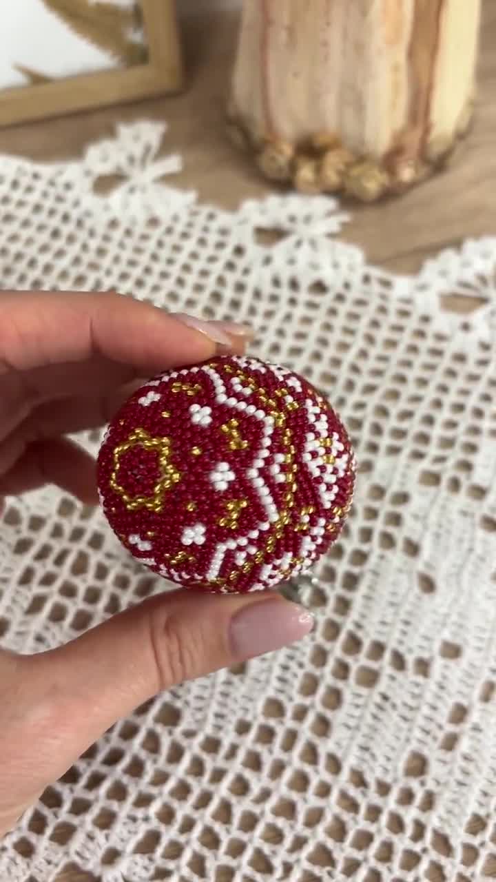 Modello di uovo di Pasqua con perline, perline pasquali, uovo con punto peyote, uova di Pasqua con perline, uova Fabergé con le tue mani Semplici modelli di perline video poster