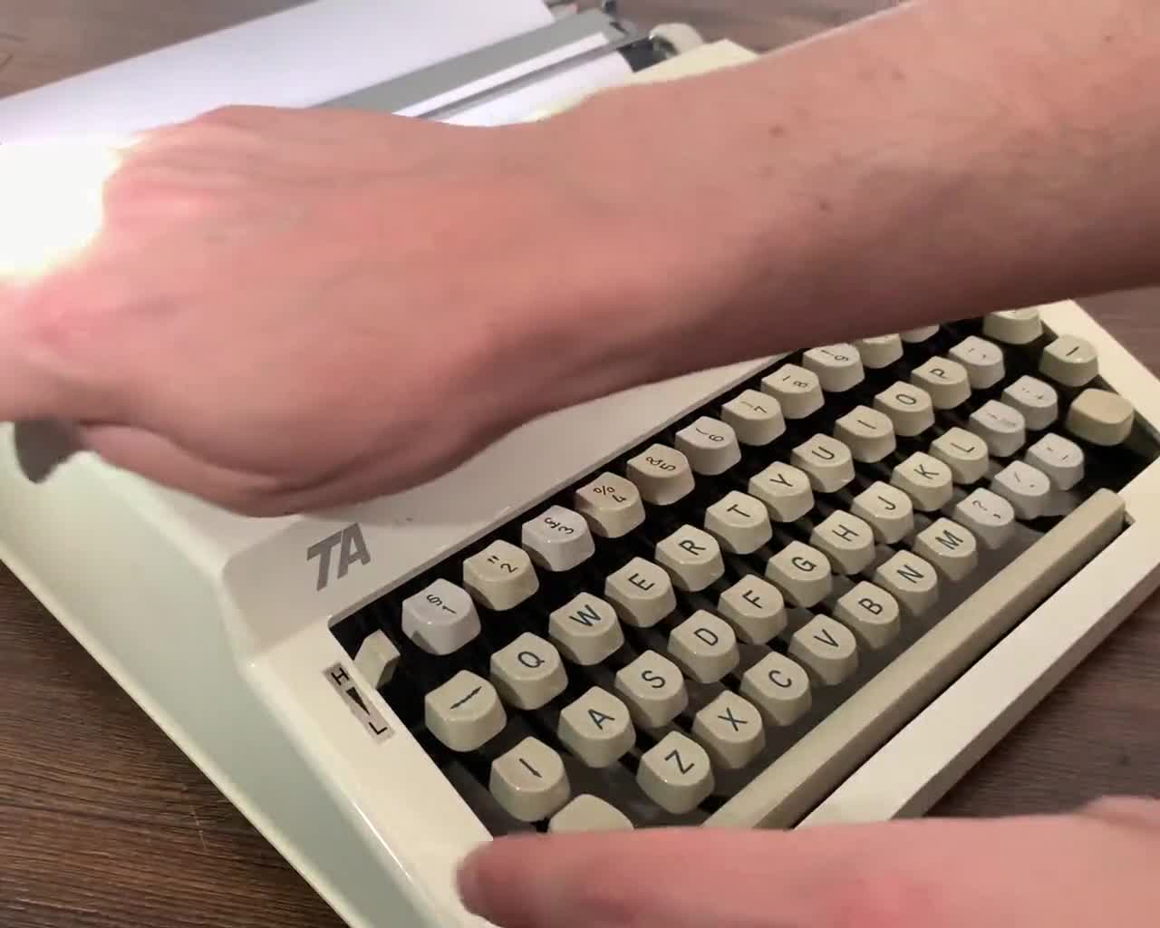 Buy Working Typewriter, Vintage Manual Typewriter, Contessa 2 De
