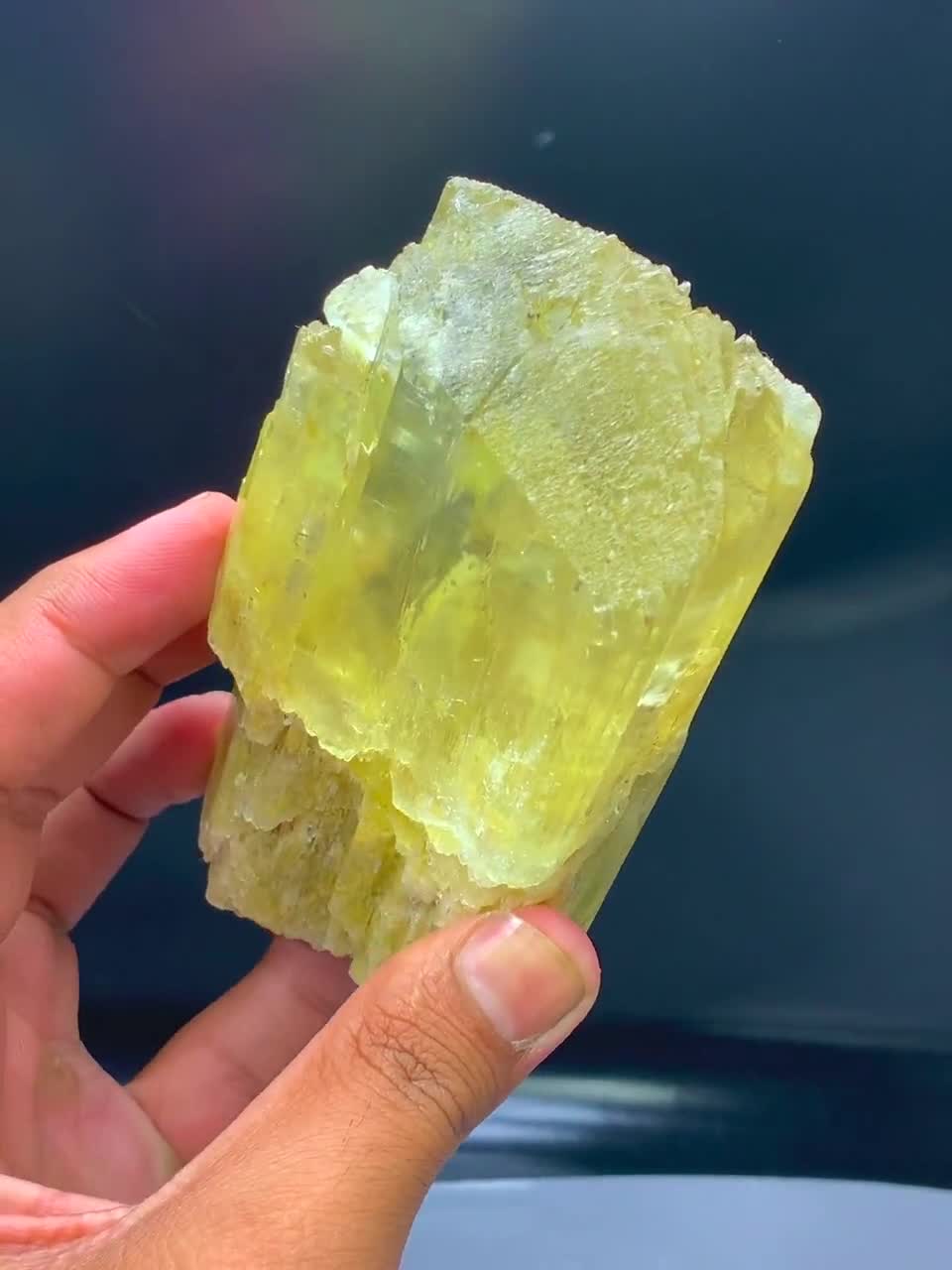 イエロートリフェーンクンツァイト結晶標本：原石鉱物宝石（708グラム