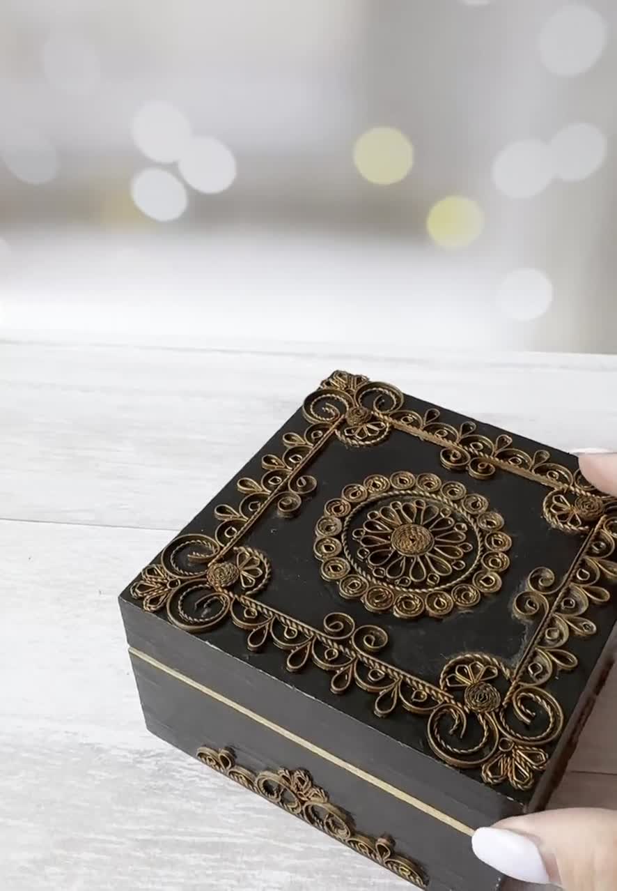 銅線装飾のヴィンテージ木箱、小さな木箱、記念品の小物入れ、宝石収納