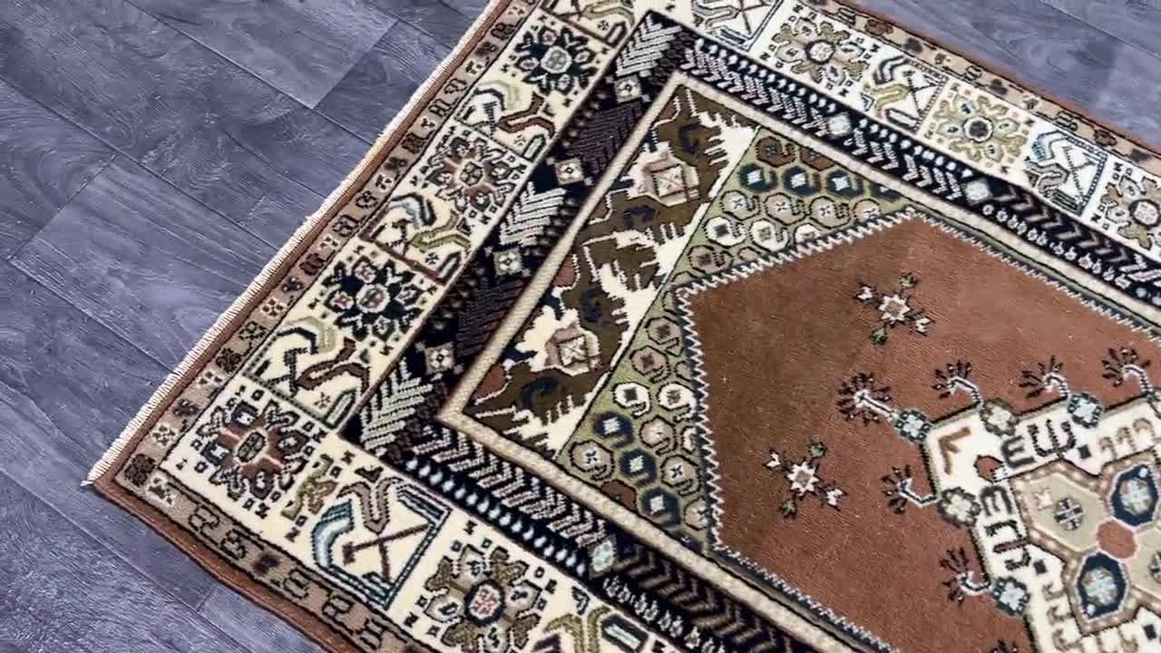 ハンドメイドウールヴィンテージトルコラグ：3.2x5.7フィート、レッド