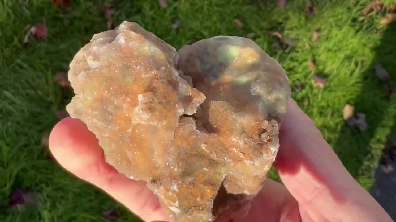 輝くクロムカルセドニー標本：トルコ産の希少なドゥルージー水晶 #5