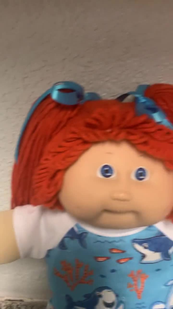 きらめきのつま先キャベツパッチ人形赤茶色の髪の青い目 キャベツ人形 ぬいぐるみ人形 金髪女子水色セットアップ キャベッジ