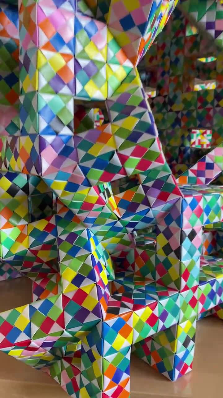 巨大な折り紙タワー彫刻：カラフルな幾何学模様の紙アート - Etsy 日本