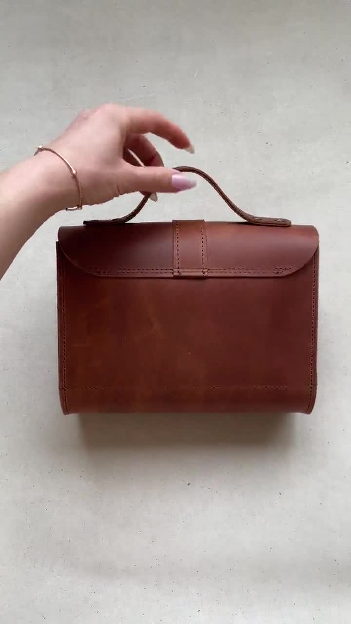 Anna Oiled Leather Crossbody Bag