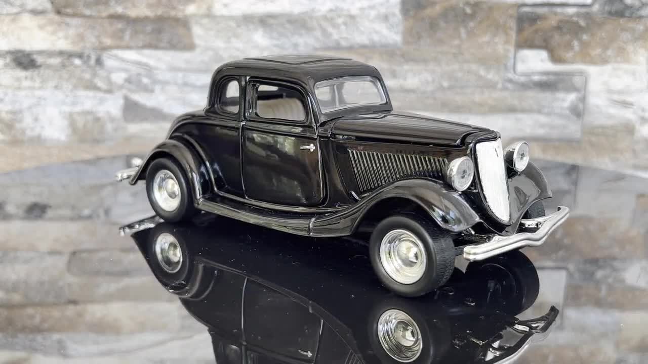 Ford Coupe 1934 | Vintage Model Car | 1:24 Scale Diecast Car | 1