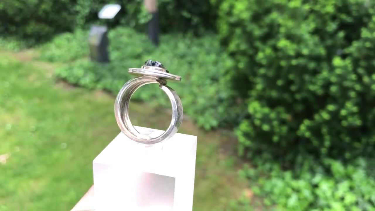 高品質　モルダバイト　リング　隕石 1点物】希少AA☆Silver925 モルダバイト隕石 16x12mm 原石 指輪