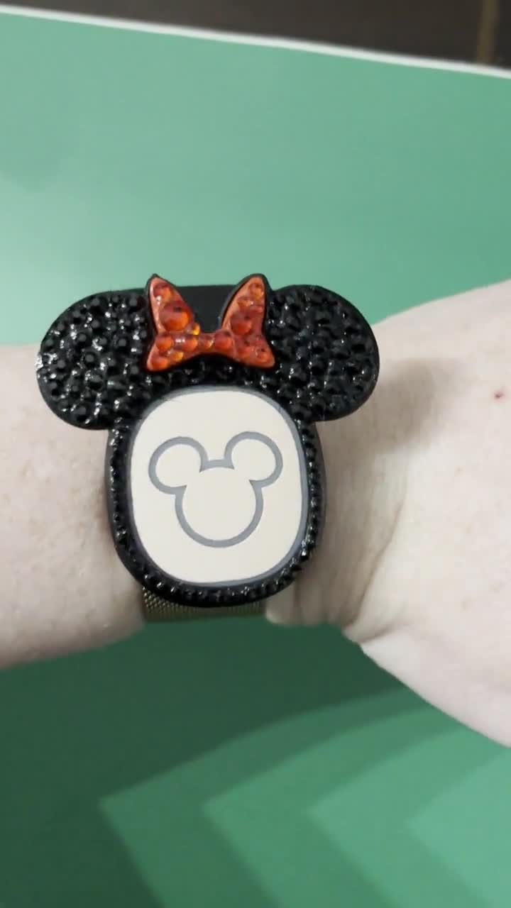 Disney MagicBand+ 100 YEARS Mickey Minnie Chip Dale Magic Band Plus Alexa -  NEW