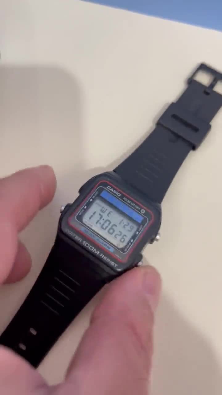 カシオw-600　オールドデジタル　CASIO W-600 電池交換済　ソーラー 非常に希少なヴィンテージ1980年代のカシオW-600ソーラー