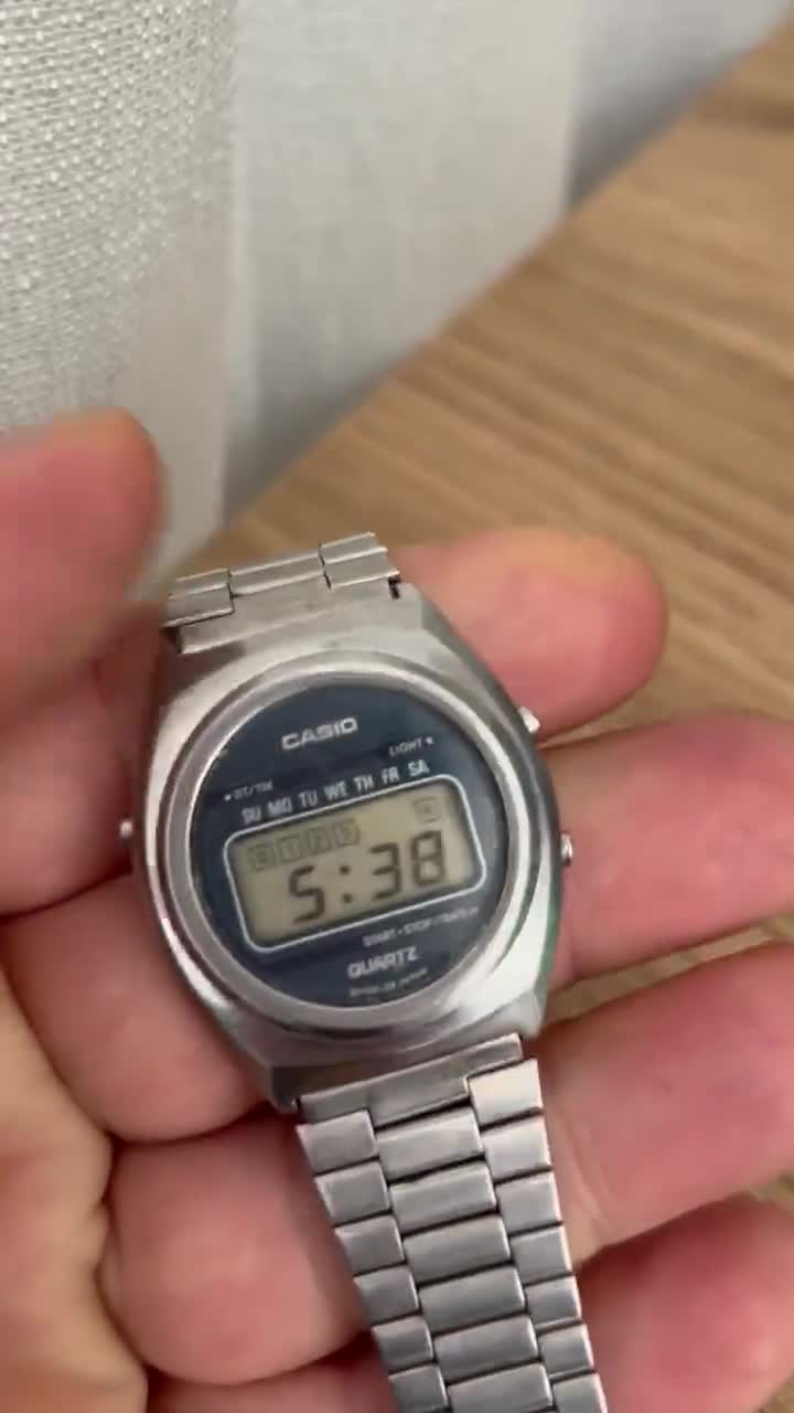 Vintage Casio Watch 35QR-23 : Digital Collectible, Japan Very Good