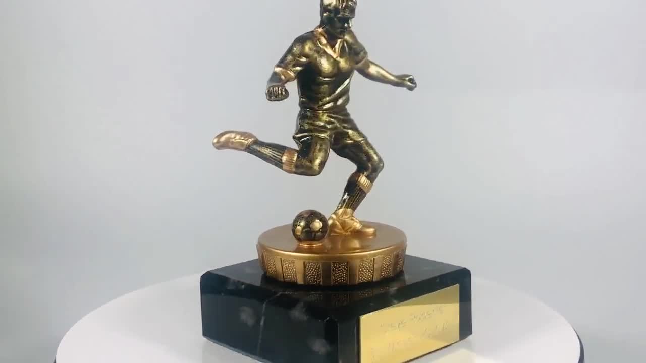 Trofeos baratos de fútbol GRABADOS trofeo pequeño futbolista PERSONALIZADO  premio